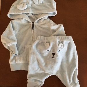 Carter’s two-piece sweat pant outfit